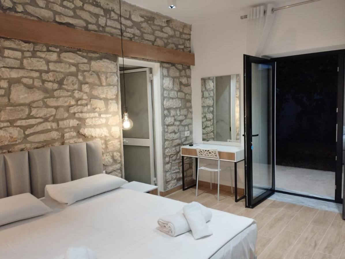 Comfort Guest Rooms Vila Hm Sarandë 외부 사진